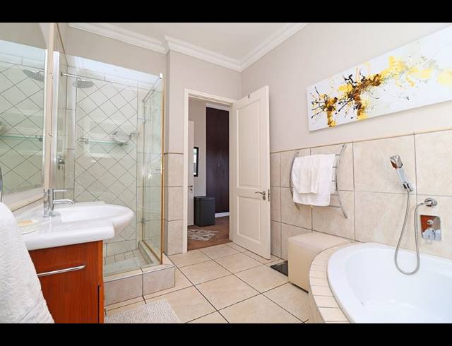 3 BEDROOM APARTMENT FOR SALE IN BEDFORDVIEW